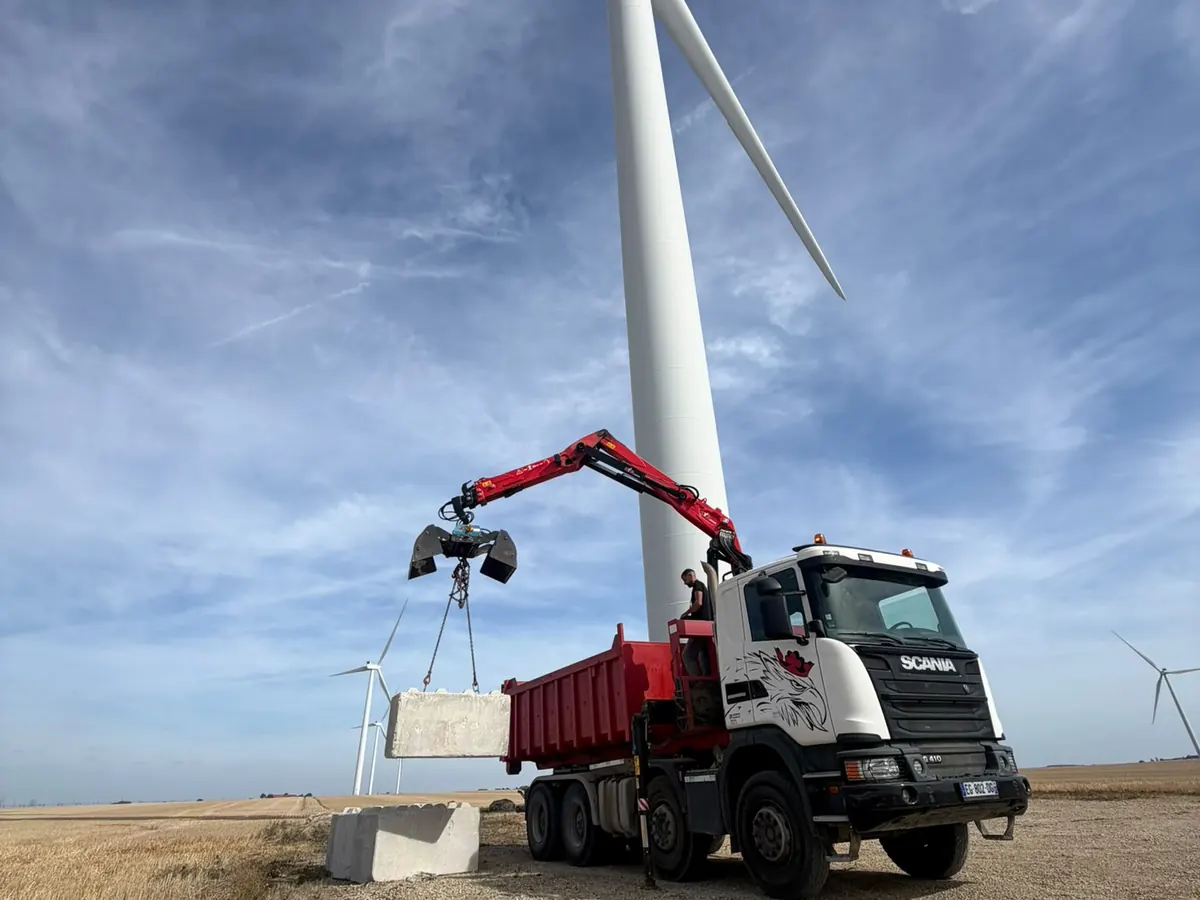 Livraison et pose de blocs béton par camion grue