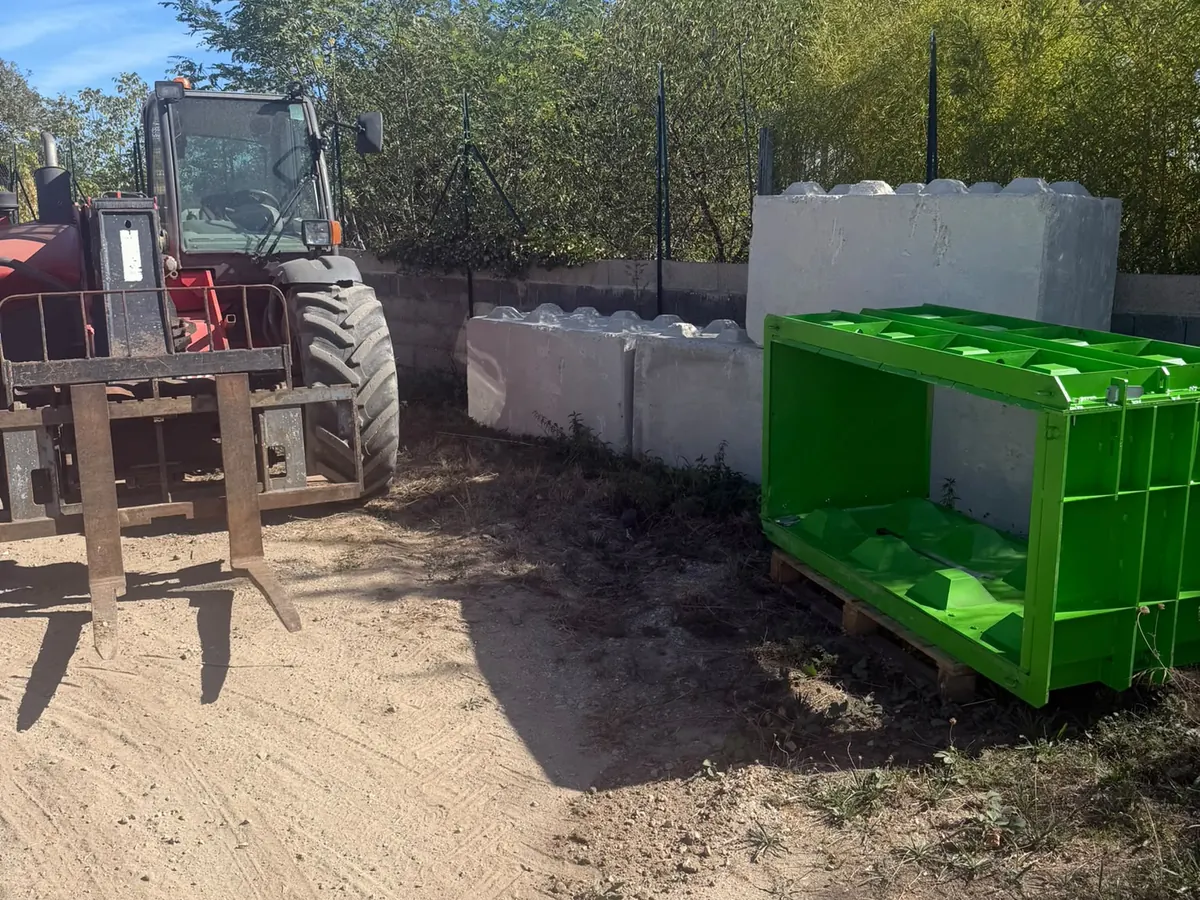 Blocs béton empilables en location pour stockage de chantier en Essonne