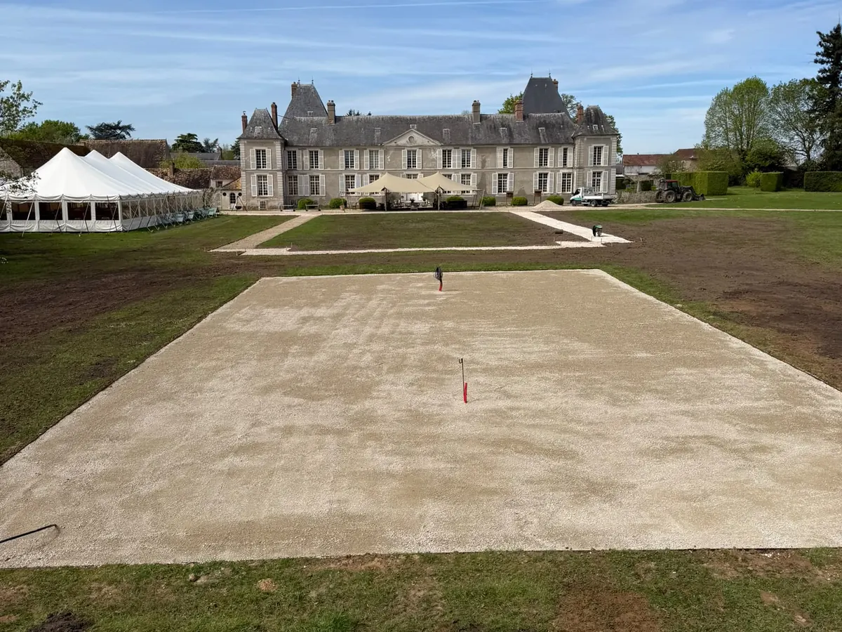Plateforme stabilisée pour le montage d'un chapiteau